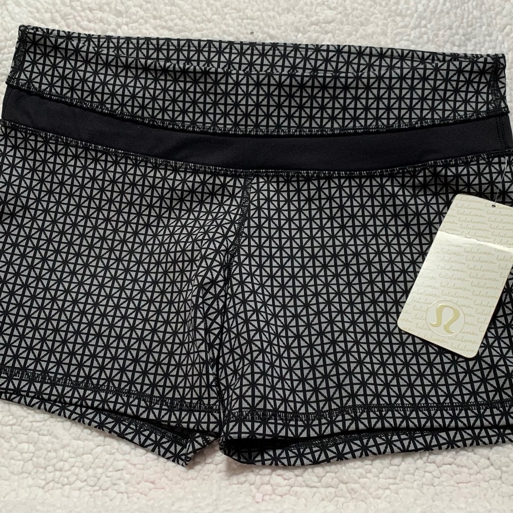 Lululemon Groove Short R Women’s Size 12 - BNWT